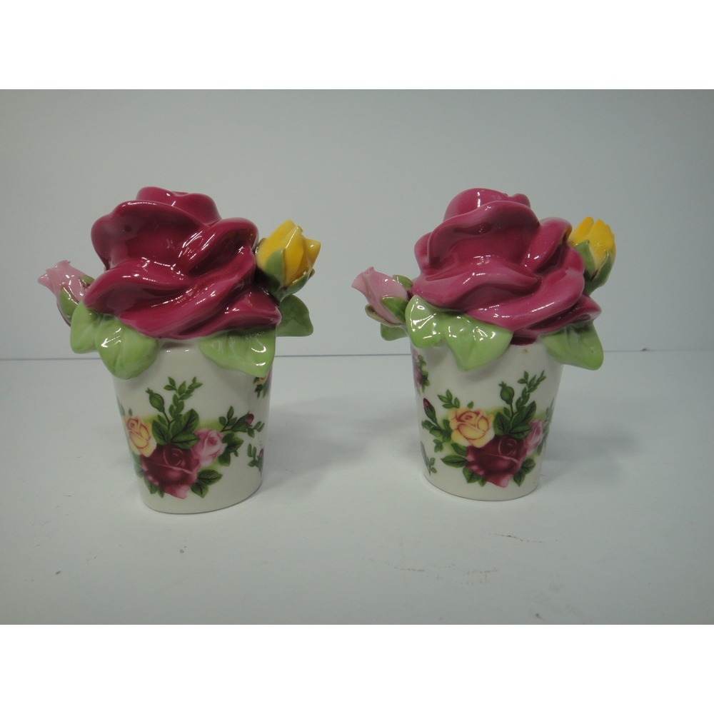 Royal Albert Old Country Roses Salt and Pepper Shakers Set 3D Floral 1962 VTG